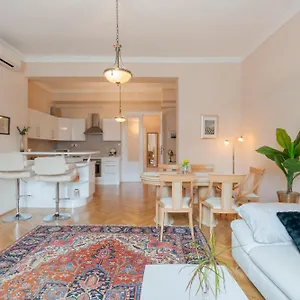 View To The Roofs Luxury With 2 Bedrooms Apartman